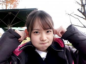 [顔射]＜女子校生＞処女喪失は従兄弟の友達…性欲旺盛なエロ貧乳JKが大量潮吹きの痙攣絶頂セックスで連続絶頂アクメ＜乳首舐め手コキ