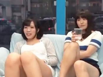 女子大生